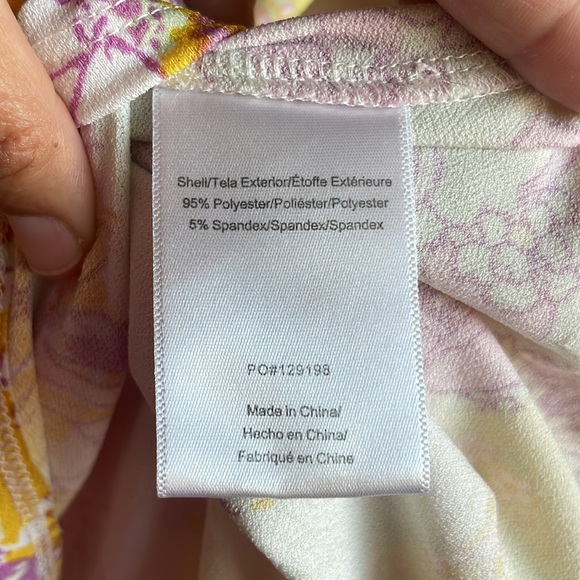 ModCloth Floral Wrap Tie V Neck Blouse in Floral Fields L - Picture 9 of 9